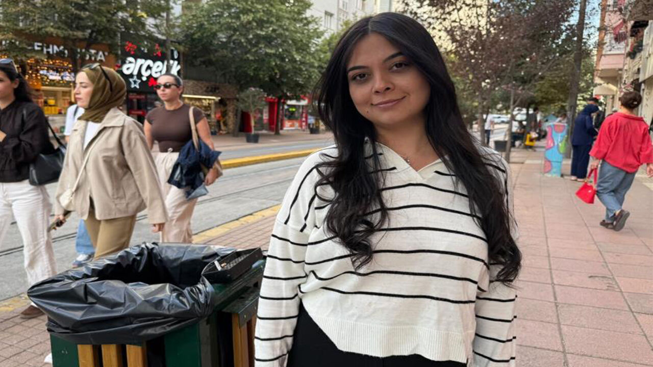 Eskişehir’de Telefonu Çöp Kutusunun Üzerine Bıraktı, 4 Dakika Sonra Büyük Şok Yaşadı-1