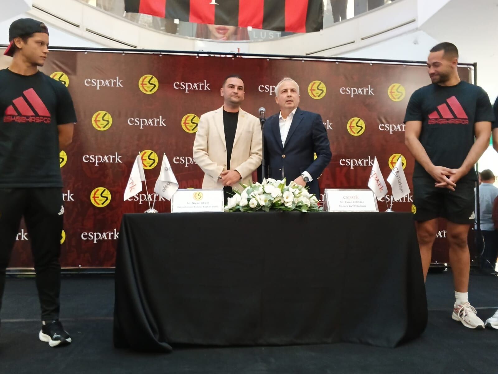 Eskişehirspor Için Omuz Omuza! Espark'ta Imzalar Atıldı...