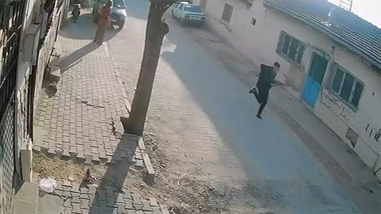 Manisa’da Okul Önünde Silahlı Saldırı 10 Öğrenci Yaralandı-1