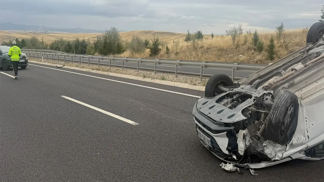 Sivrihisar'da Iki Otomobil Çarpıştı Çarpışmanın Etkisiyle Araç Takla Attı2 Istikbalgazetesi