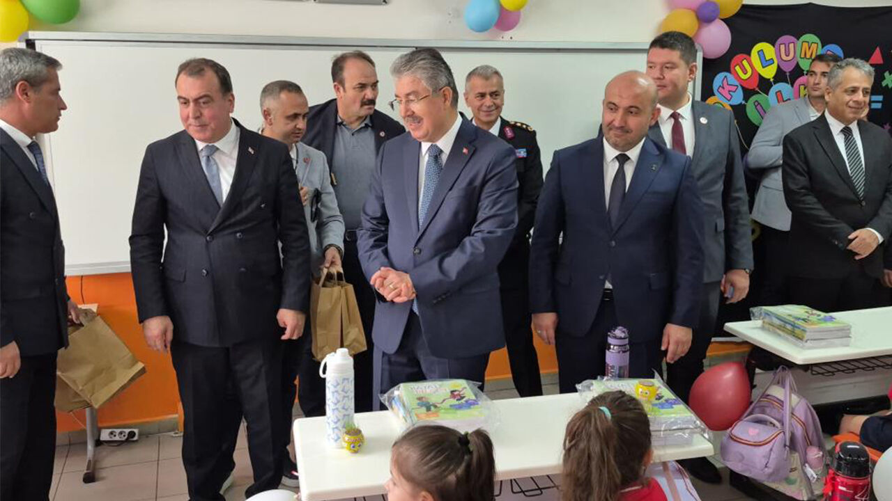 Vali Yılmaz’dan Eskişehir’de Yeni Eğitim Yılı Mesajı “Köklerinden Güç Alan Milletler Hiçbir Fırtınadan Korkmaz”