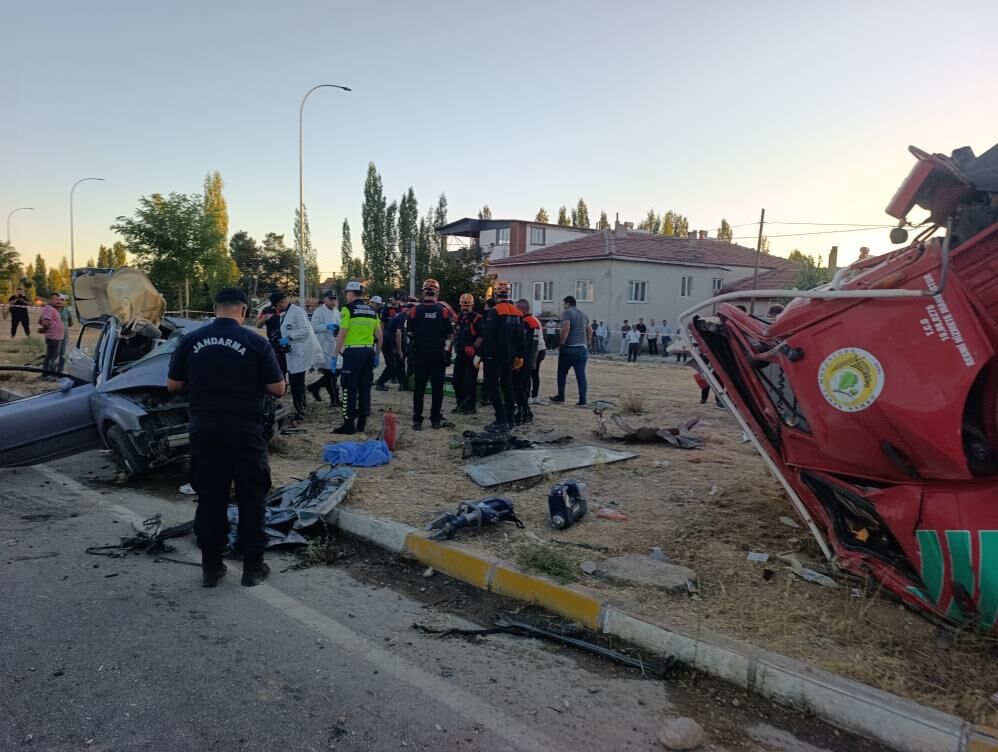 Yangın söndürmeden dönen Eskişehir ekibi kazaya karıştı: 1 ölü, 4 yaralı