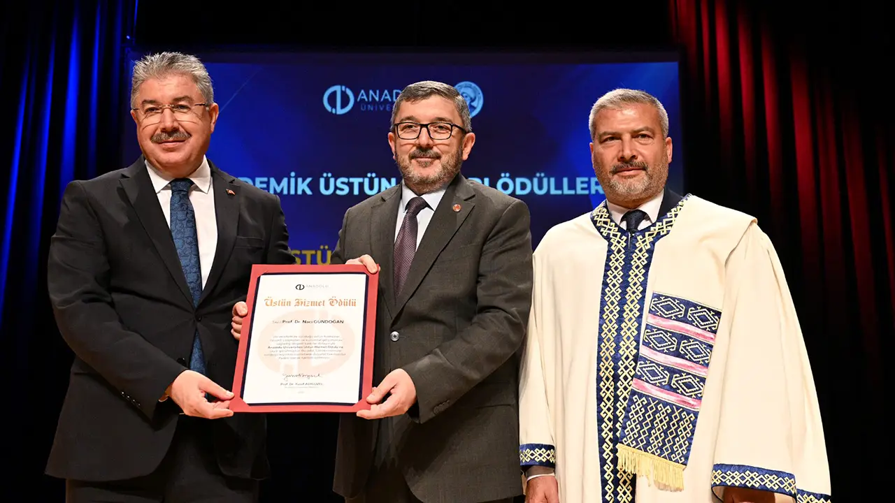 Anadolu Üniversitesi Akademik Üstün Başarı Ödülleri sahiplerini buldu