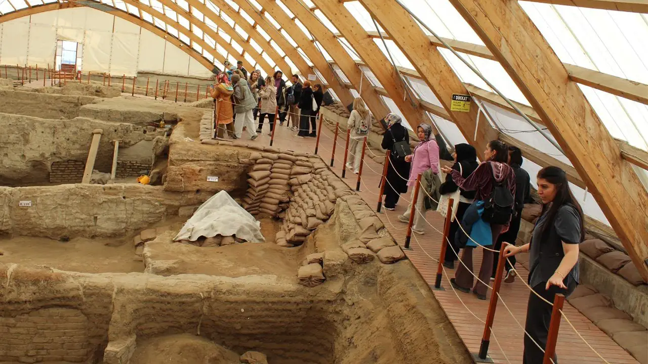 Anadolu Üniversitesi öncülüğündeki projede önemli adım: Öğretmenler Çatalhöyük’te eğitim aldı