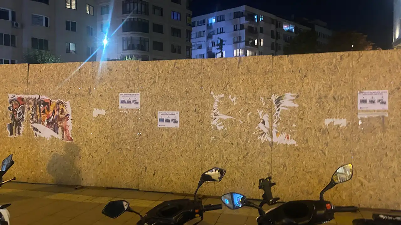 Eskişehir Doktorlar Caddesi’nde Şaşırtan Olay Sanat Eserleri Zarar Gördü Istikbalgazetesi