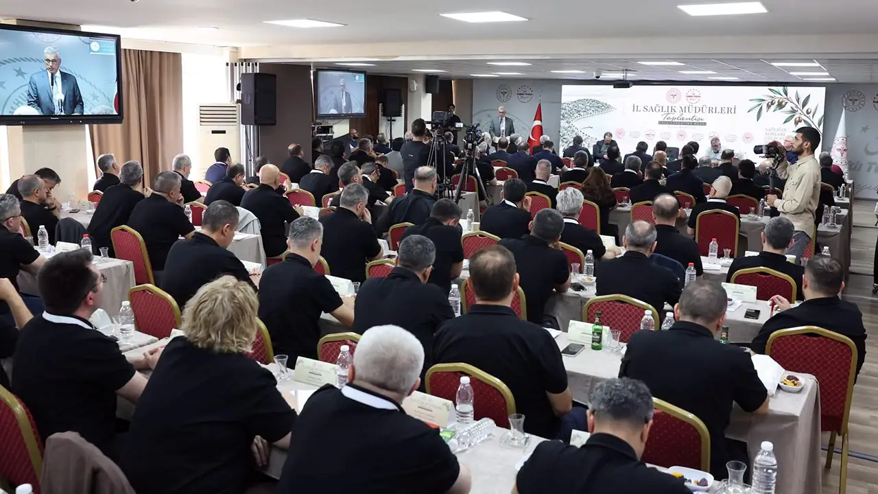 Eskişehir İl Sağlık Müdürü Yaşar Bildirici Bakan Memişoğlu ile bir araya geldi