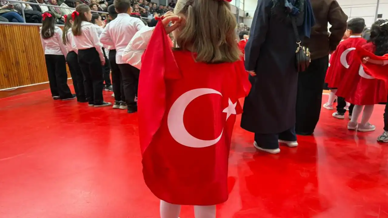 Eskişehir Sivrihisar’da 29 Ekim Coşkusu! Salon Kırmızı Beyaza Büründü Istikbalgazetesi-1