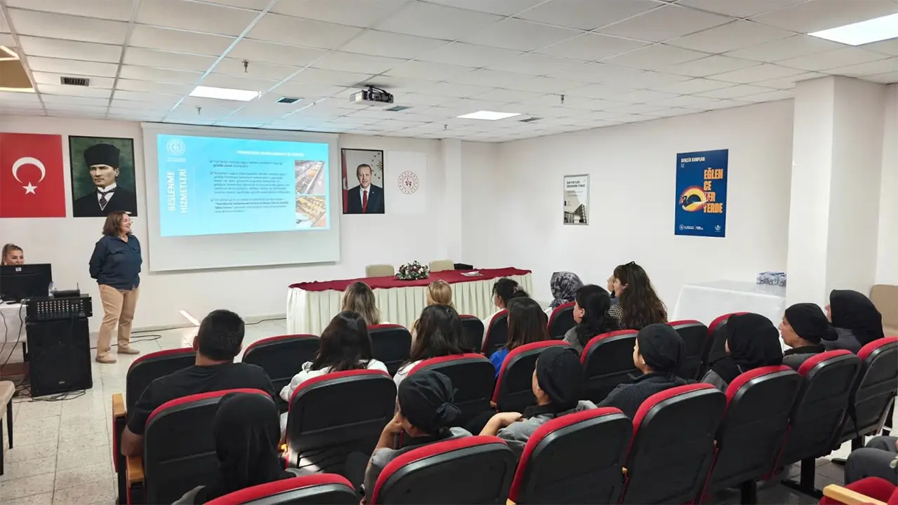 Eskişehir yurtlarında personellere "Güvenli Beslenme" eğitimi verildi