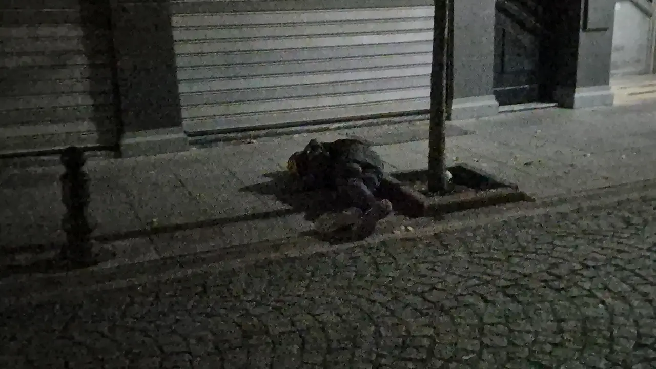 Eskişehir'de Alkollü Şahısın Zor Anları Sokak Ortasında Yere Yığıldı2 Istikbalgazetesi