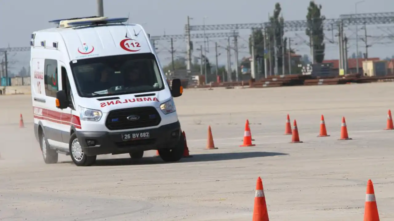 Eskişehir'de Ambulans Sürücülerine Zorlu Parkurlarda Güvenli Sürüş Eğitimi Istikbalgazetesi