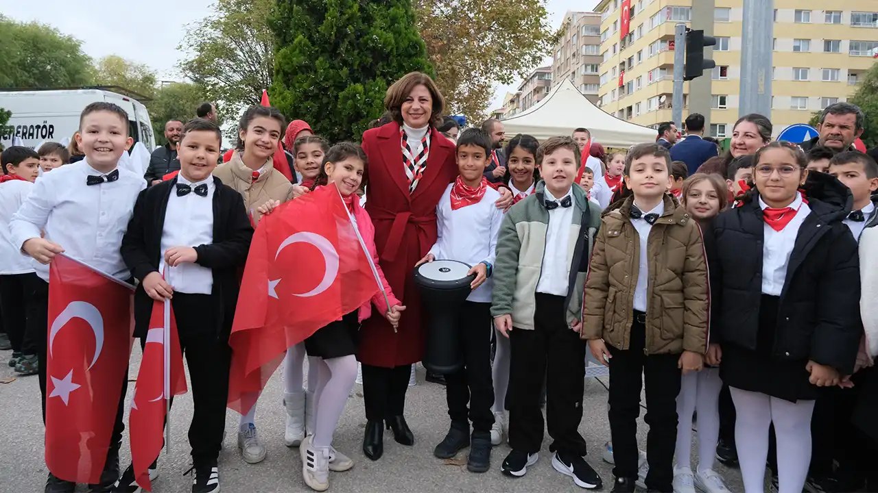 Eskişehir’de Atatürk Bulvarı Kırmızı Beyaza Büründü! 29 Ekim’de Gurur Dolu Anlar Istikbalgazetesi-2