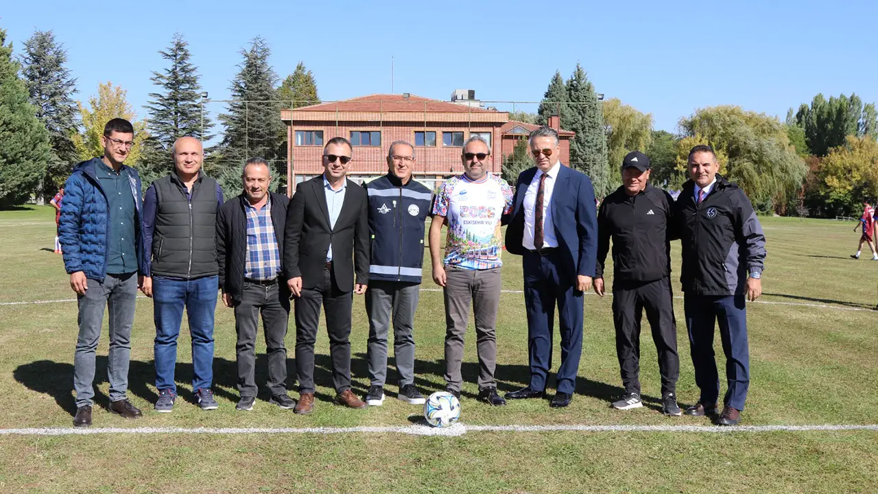 Eskişehir’de Belediye Çalışanları Sahaya Çıktı Cumhuriyet Kupası Heyecanı Başladı4 Istikbalgazetesi