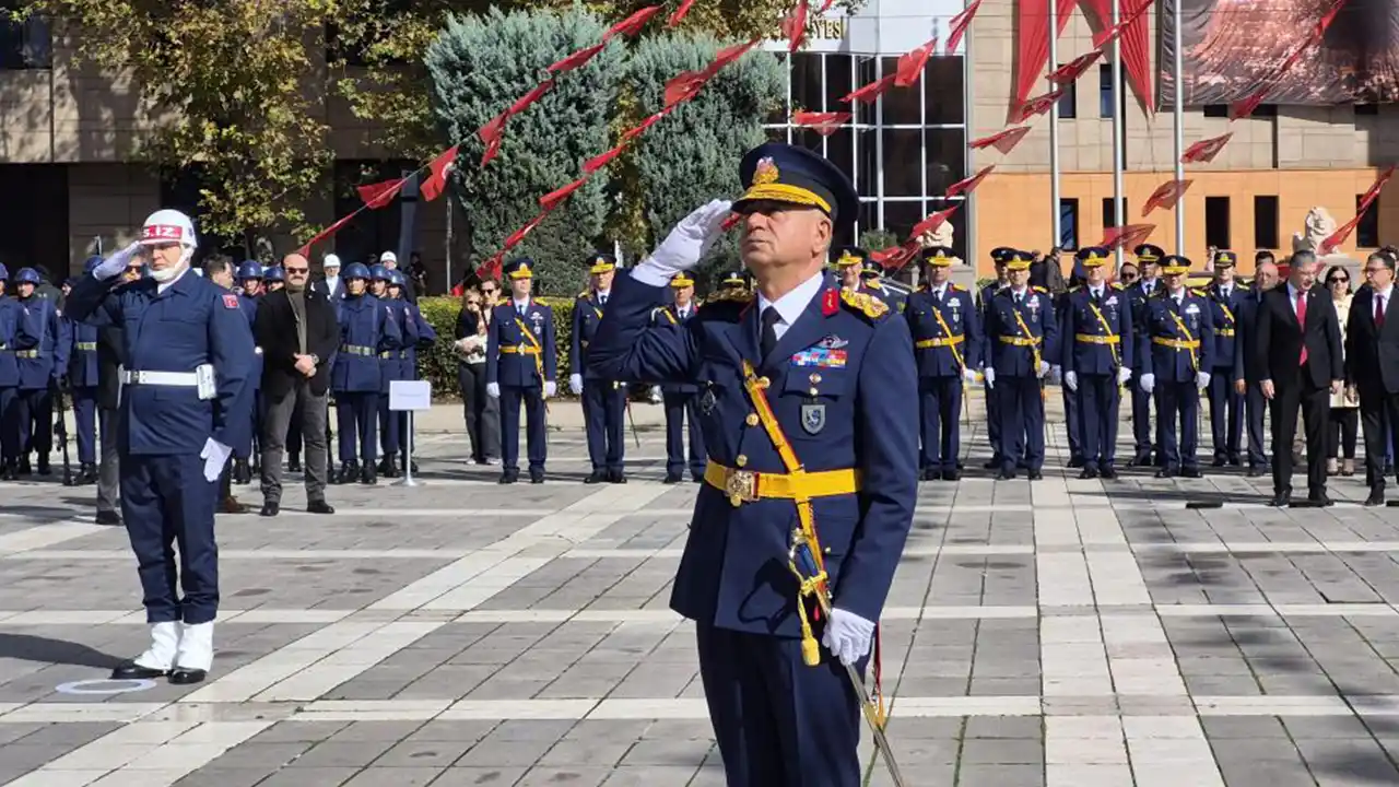Eskişehir’de Cumhuriyet Bayramı Çelenk Sunma Töreniyle Başladı Istikbalgazetesi-2