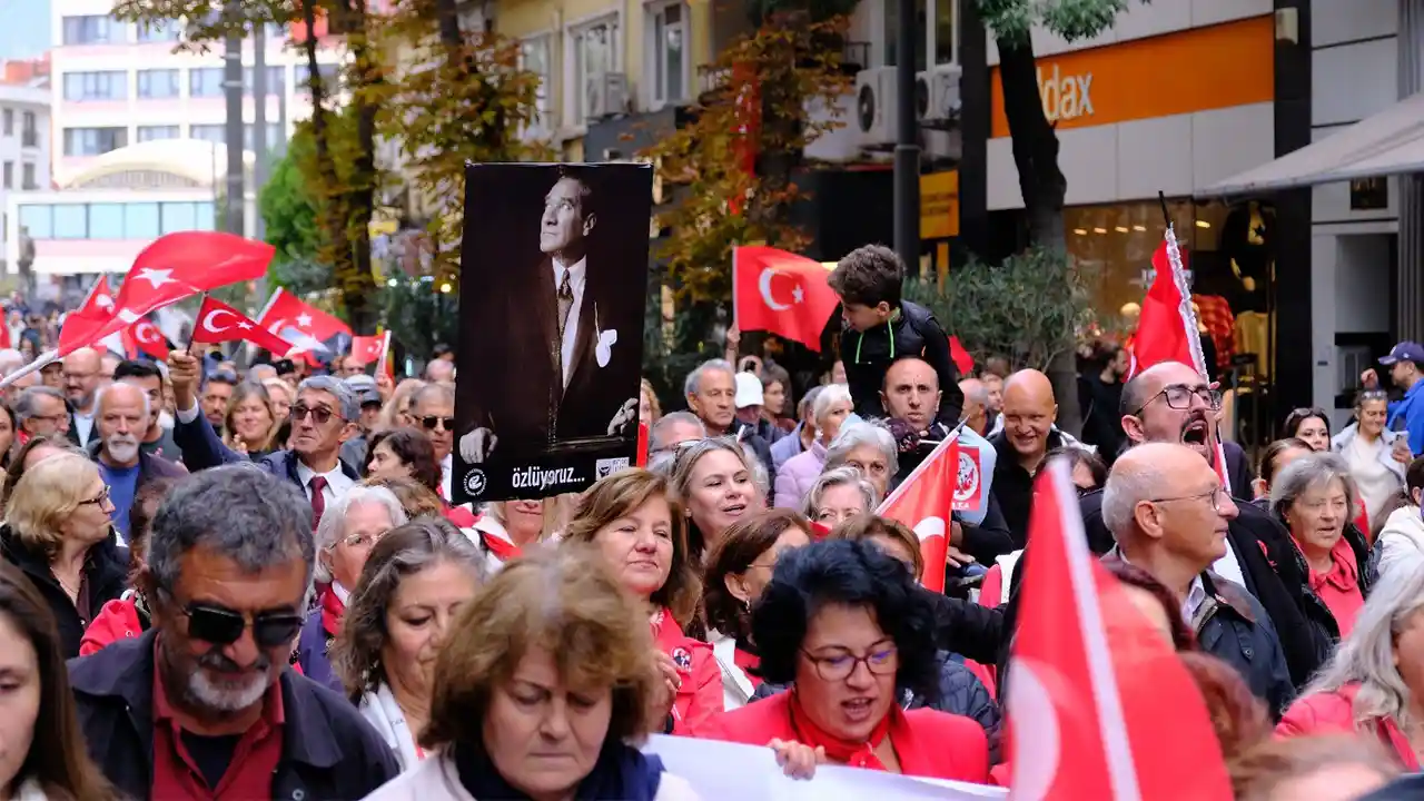 Eskişehir’de Cumhuriyet Coşkusu Binlerce Kişi Vilayet Meydanı'na Yürüdü Istikbalgazetesi-4