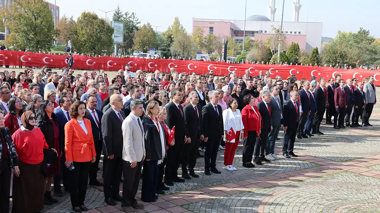 Eskişehir'de Cumhuriyet Coşkusu! Esogü'de Dev Türk Bayrağıyla Yürüdüler Istikbalgazetesi-3