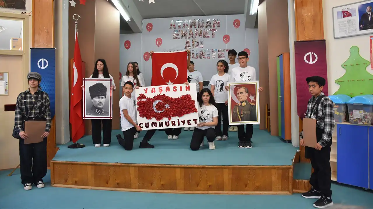 Eskişehir’de Cumhuriyet coşkusu! İÇEM öğrencilerinden özel gösteri
