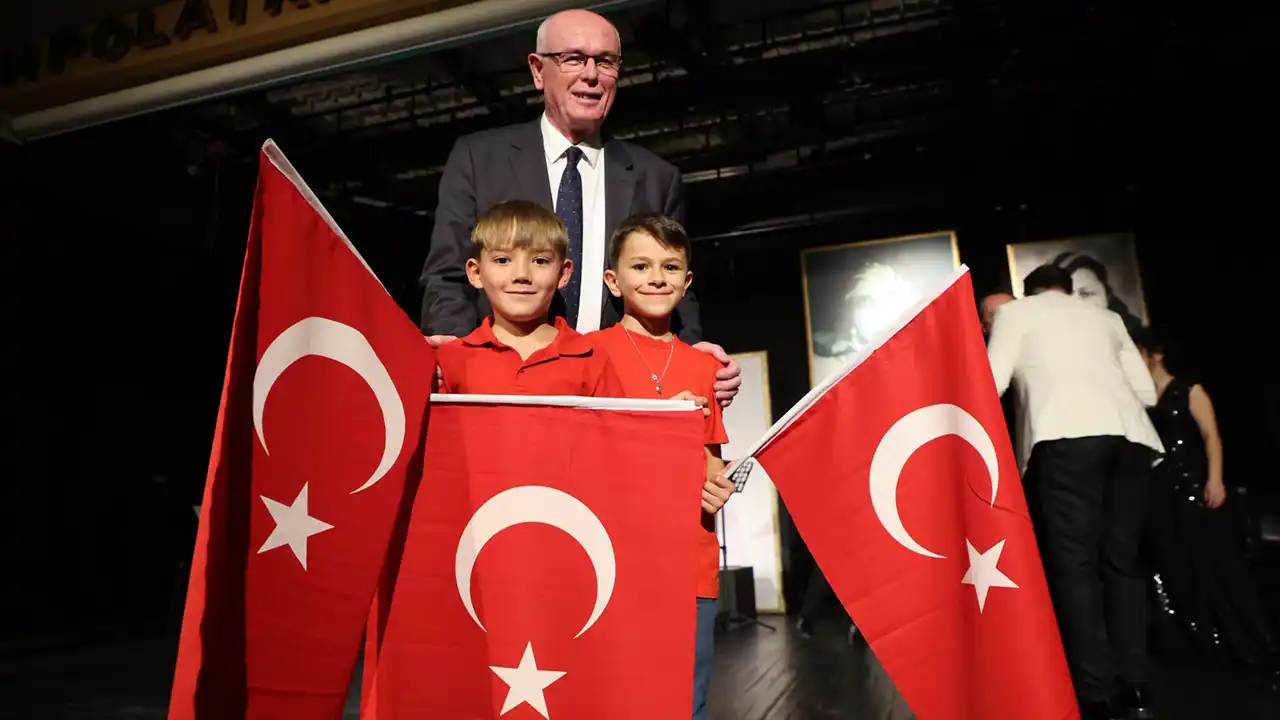 Eskişehir’de Cumhuriyet Coşkusu Sanatla Buluştu! Odunpazarı’nda Duygu Dolu Akşam Istikbalgazetesi