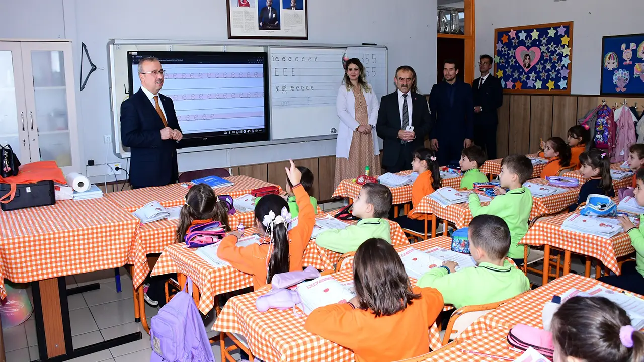 Eskişehir’de Eğitim Mesaisi Sinan Aydın Öğrenciler Ve Öğretmenlerle Buluştu2 Istikbalgazetesi