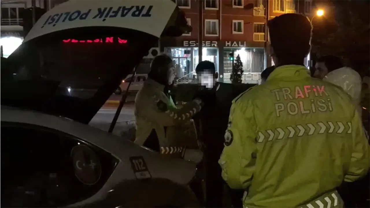 Eskişehir’de Gülerek Poz Verdiler, Cezayı Duyunca Şaşkına Döndüler Istikbalgazetesi-1