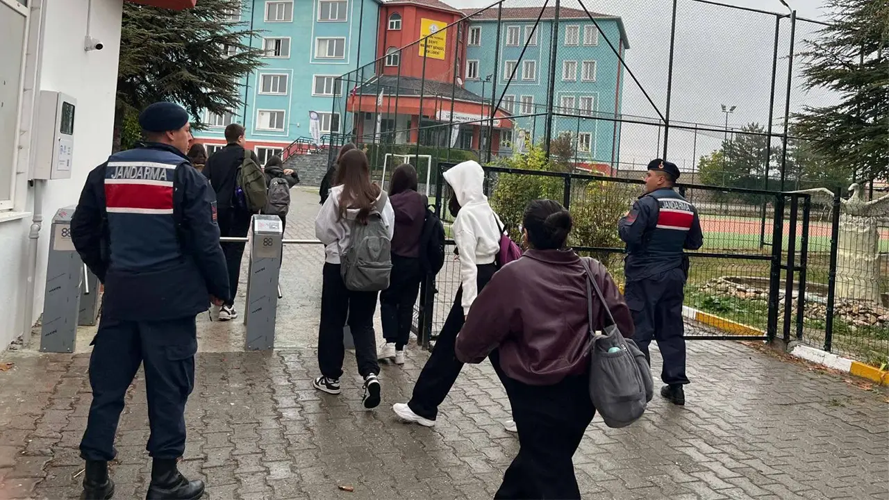 Eskişehir'de Güvenli Eğitim Mesais Jandarma Kırsaldaki Okullarda Denetim Yaptı2 Istikbalgazetesi