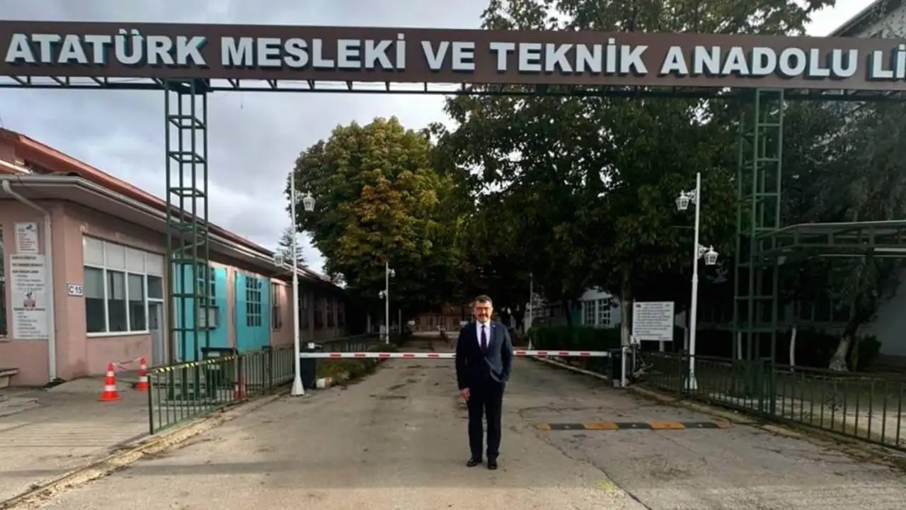 Eskişehir'de Mezun Olduğu Okula Yıllar Sonra Geri Döndü Öğrencilerle Buluştu Istikbalgazetesi