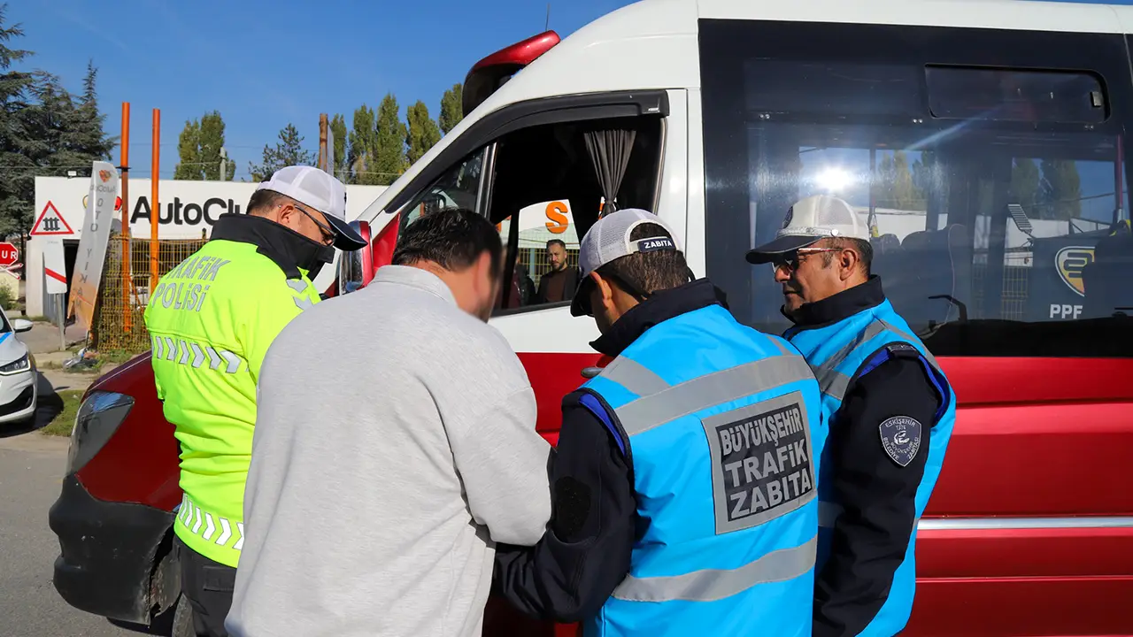 Eskişehir’de Minibüs Kullananları Ilgilendiriyor Ekipler Sahaya Indi3 Istikbalgazetesi