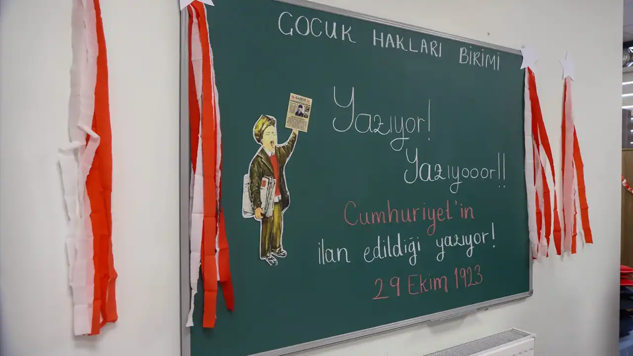 Eskişehir’de Miniklerden 26 Metrelik Cumhuriyet Tuvali! Istikbalgazetesi-2