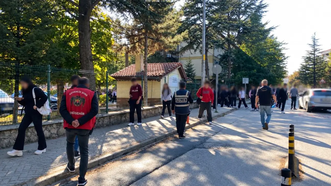 Eskişehir’de okul çevrelerinde sıkı denetim: 342 şahıs sorgulandı