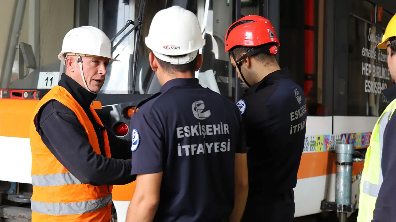 Eskişehir'de Olası Tramvay Kazalarına Karşı Harekete Geçildi!4 Istikbalgazetesi
