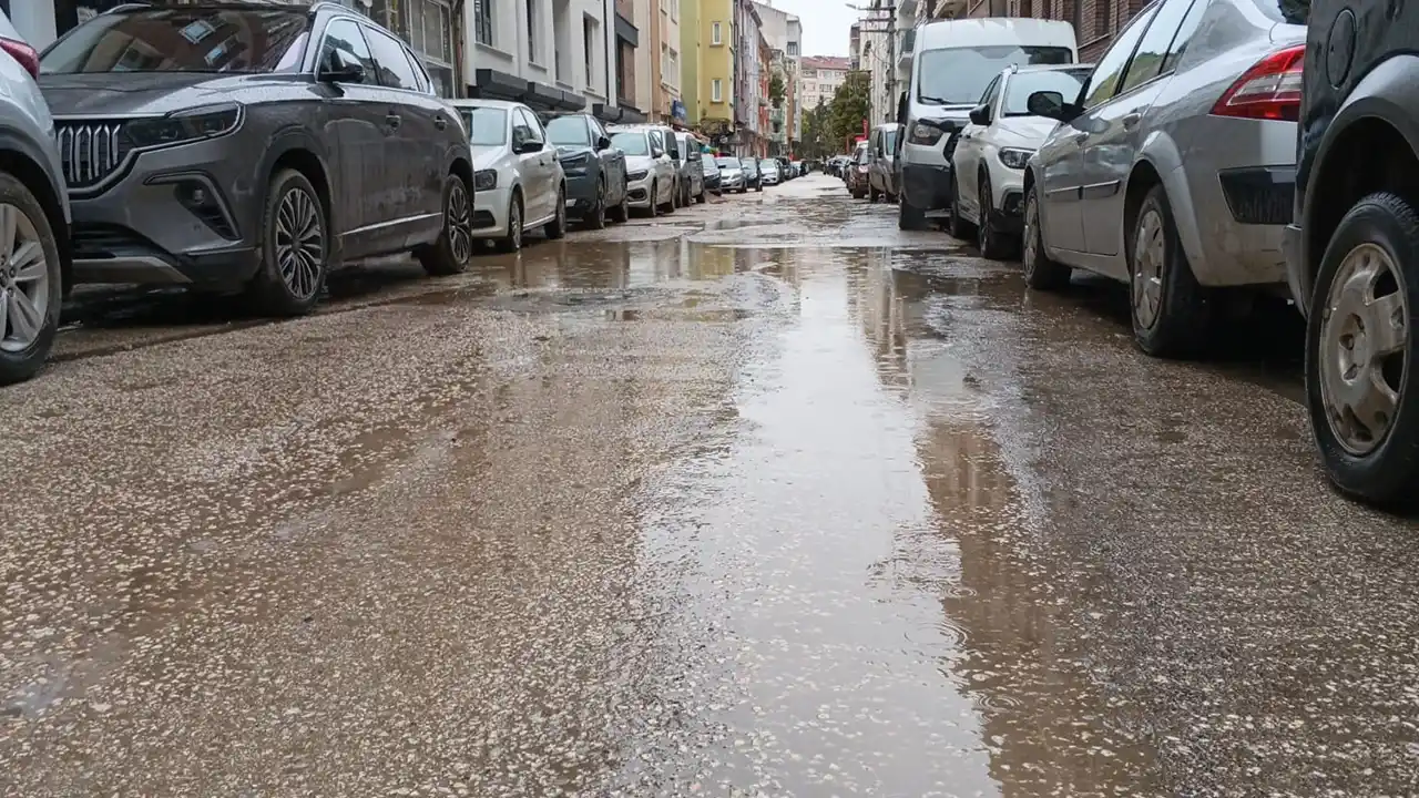 Eskişehir’de Sağanak Sonrası Sokaklar Göle Döndü! Vatandaşlar Tepki Gösterdi Istikbalgazetesi-3