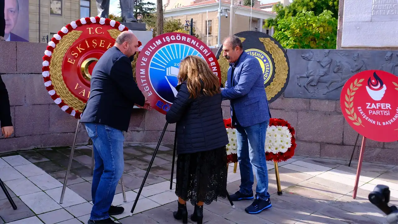 Eskişehir’de Stk’lar Atatürk Anıtı Önünde Bir Araya Geldi Istikbalgazetesi-2