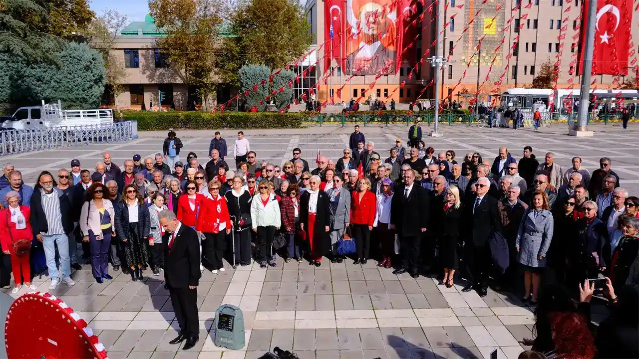 Eskişehir’de Stk’lar Atatürk Anıtı Önünde Bir Araya Geldi Istikbalgazetesi Istikbalgazetesi