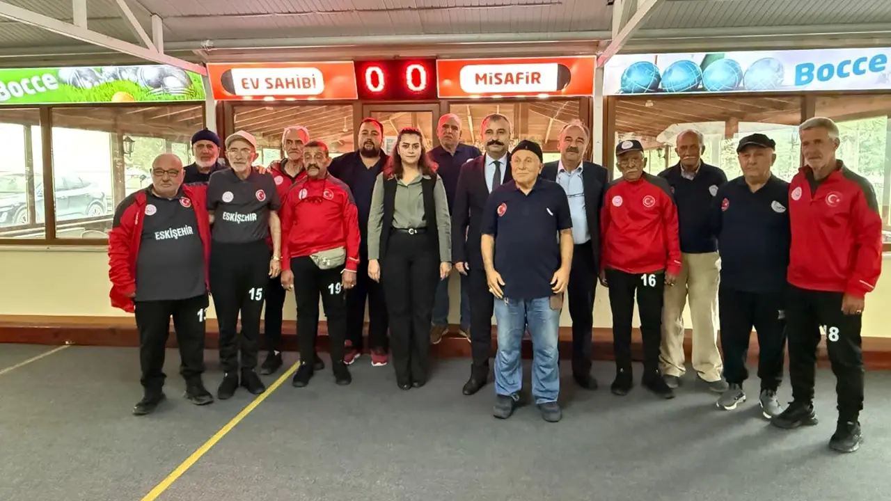 Eskişehir'de Yaşlılar Günü'nünde Huzurevi Sakinleri Sahaya Çıktı2 Istikbalgazetesi