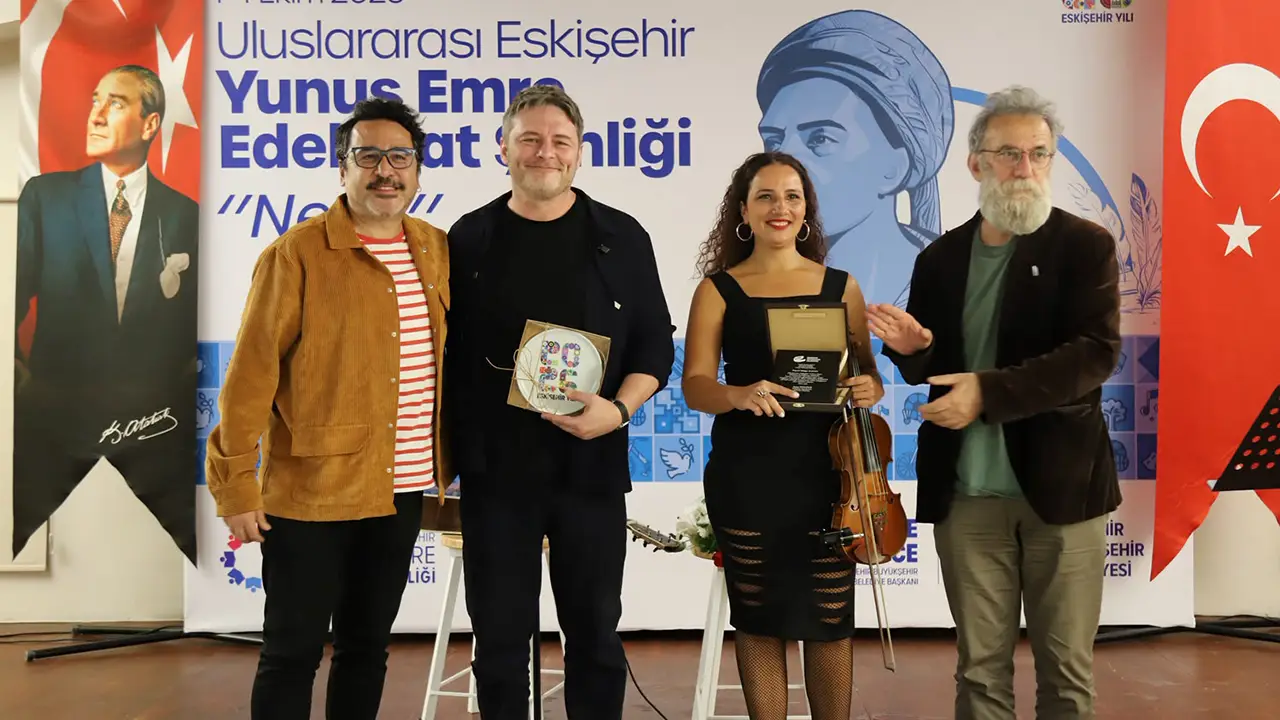 Eskişehir’de Yunus Emre Edebiyat Şenliği’nde Yıldız Geçidi Istikbalgazetesi