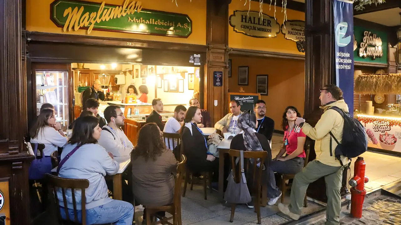 Eskişehir’in Sokaklarında Lezzet Yolculuğu! Gençler Bu Rotada Buluştu2 Istikbalgazetesi