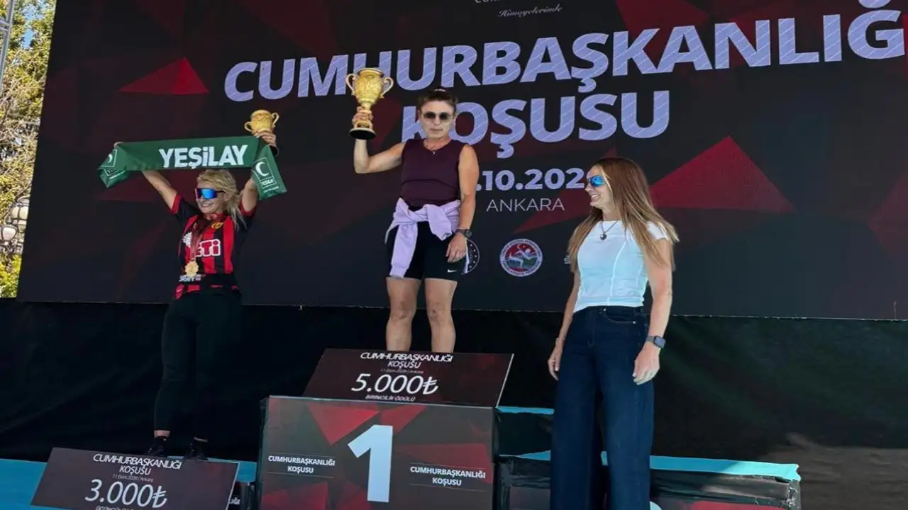 Eskişehirli Atletlerden Çifte Başarı! Cumhurbaşkanlığı Ve Zeytinburnu Koşularında Kürsüye Çıktılar Istikbalgazetesi