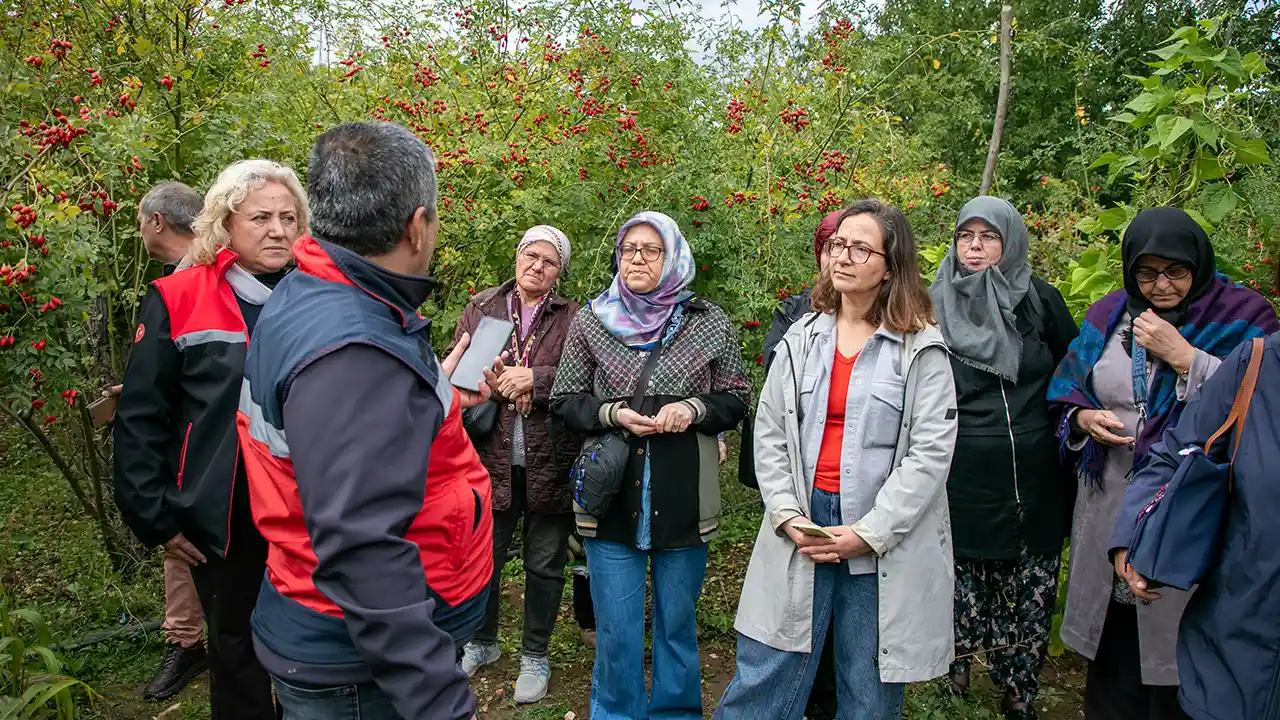Eskişehirli Kadın Çiftçiler Kuşburnu Üretimi Için Kütahya’ya Gitti Istikbalgazetesi-4