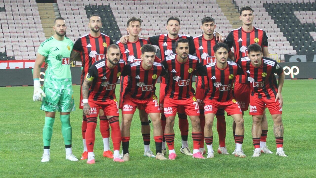 Eskişehirspor - Etimesgut SK maçı ilk yarı sonucu: 0-0