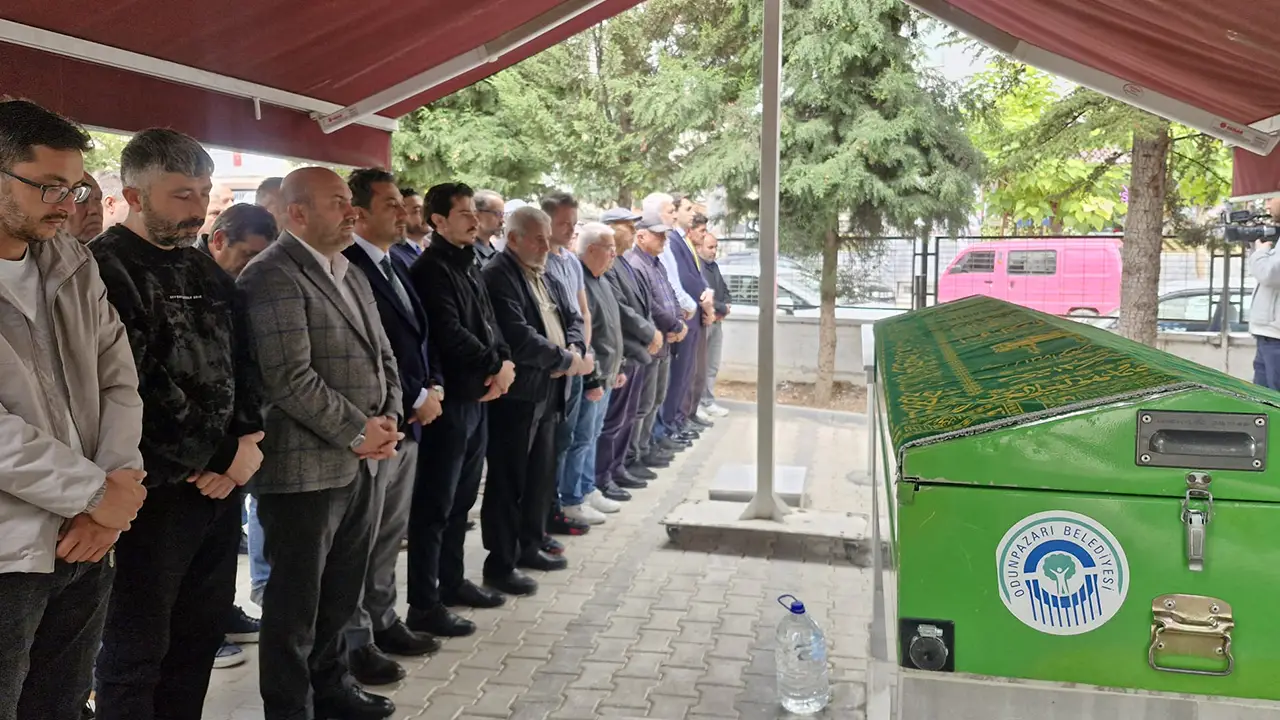 Sümeyra Dizman’ın Acı Günü Babası Son Yolculuğuna Uğurlandı2 Istikbalgazetesi