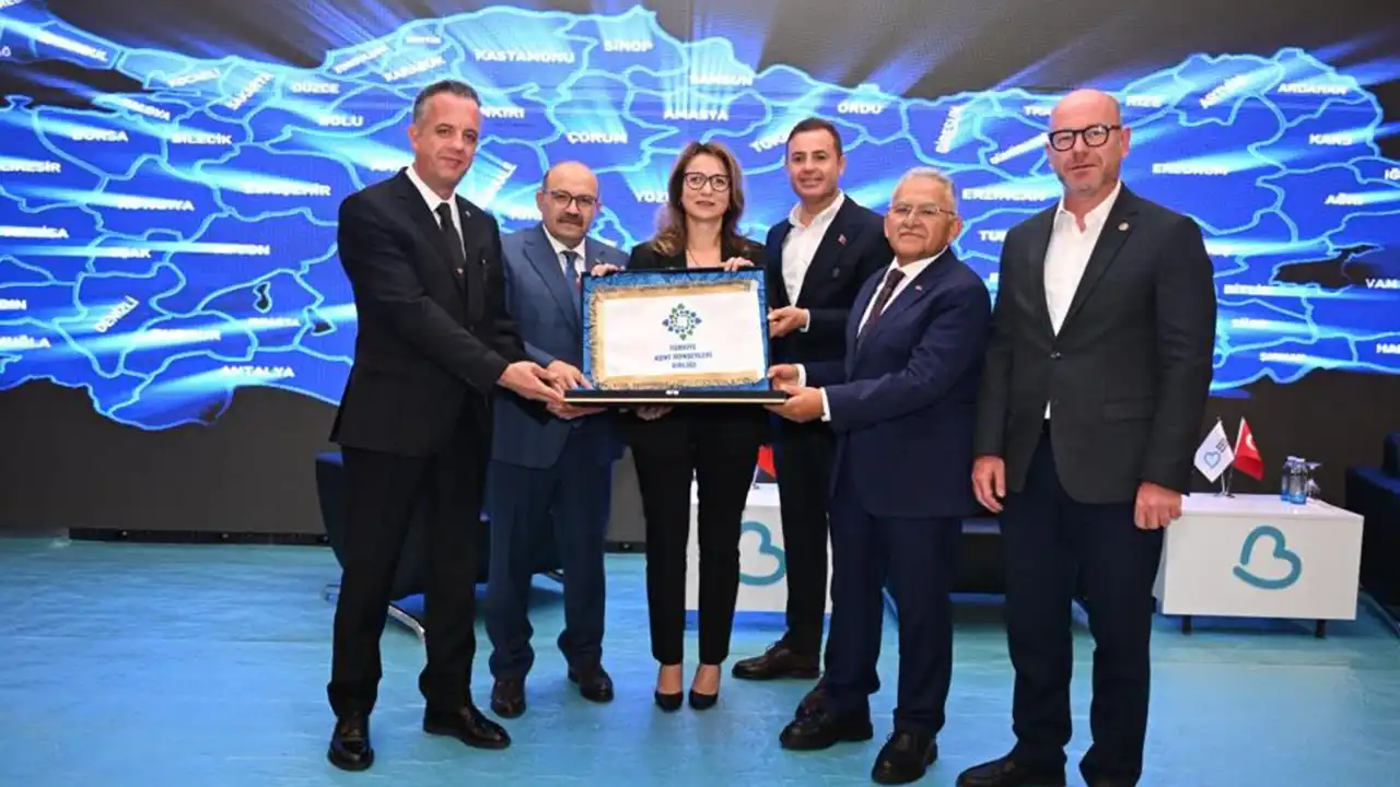 Türkiye Kent Konseyleri Birliği’nde görev değişimi: Eskişehir’den Balıkesir’e geçti