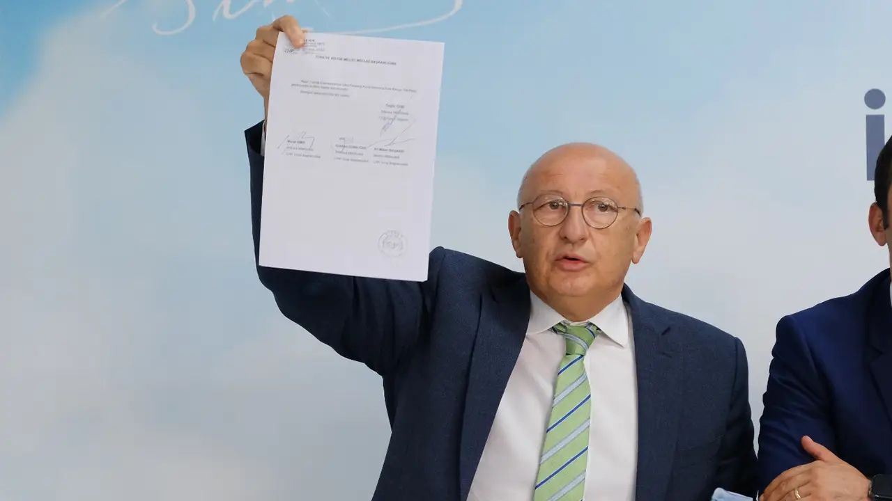 Utku Çakırözer’den Vakıflar’a isyan: Bu yanlış karardan derhal dönülmeli