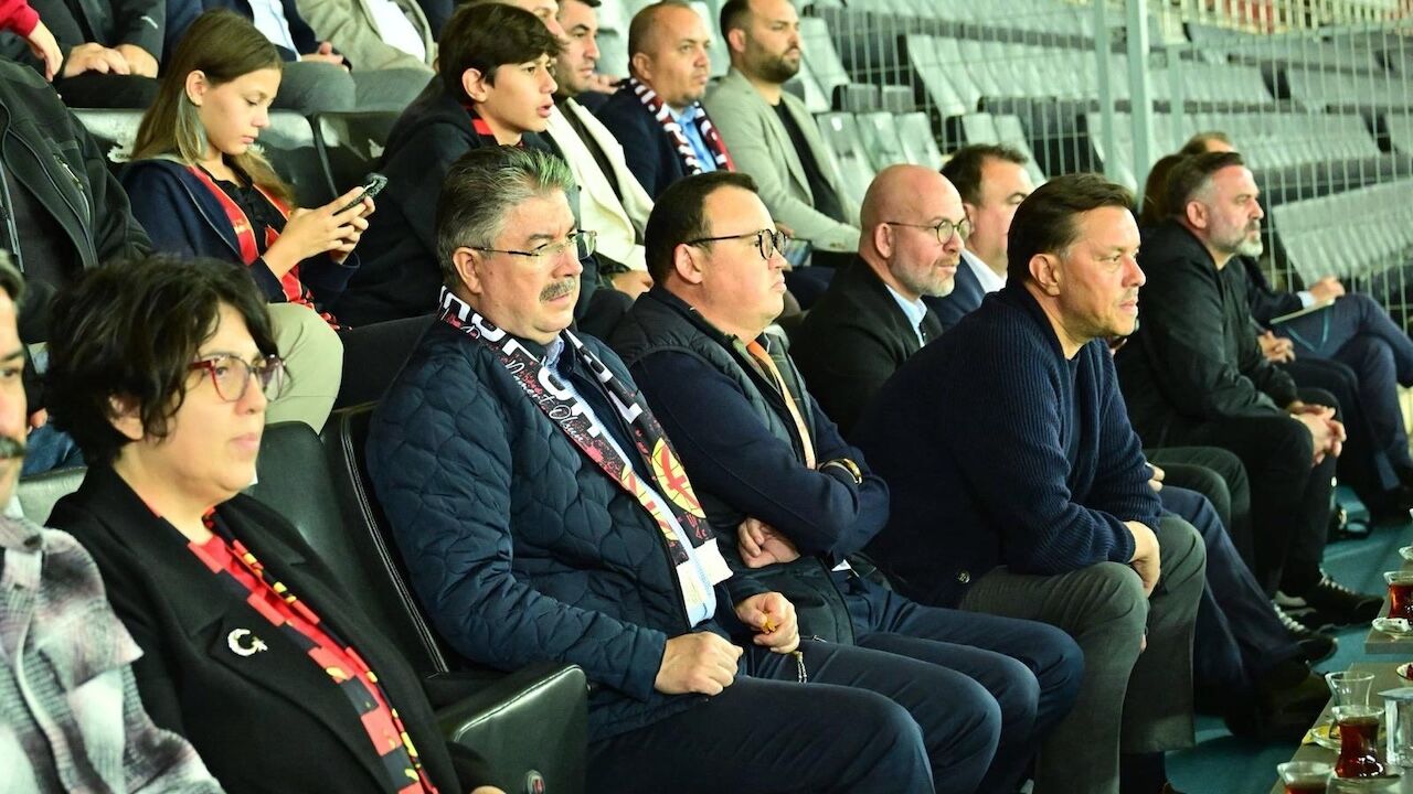Vali Yılmaz ile Milletvekili Hatipoğlu Eskişehirspor'u yalnız bırakmadı