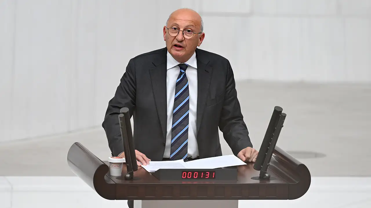 YENİ Parti Eskişehir Milletvekili Çakırözer’den basın özgürlüğü çıkışı: “Sansüre teslim olmayacağız”