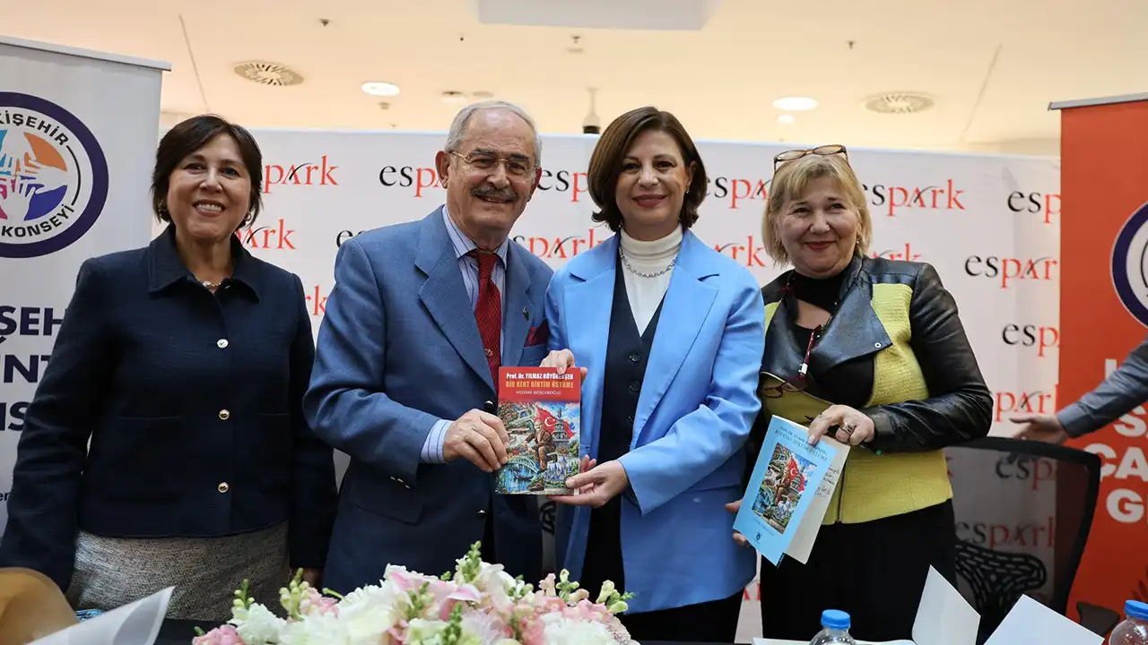 Yılmaz Büyükerşen’i Anlatan “Bir Kent Diktim Üstüme” Kitabı Okurlarla Buluştu Istikbalgazetesi-1